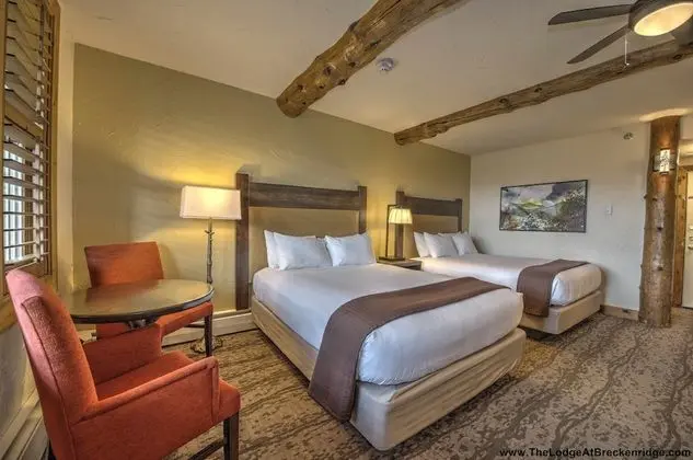 Lodge 2 Queens Guestroom