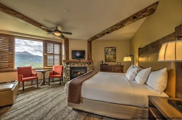 Mountain View 1 King Guestroom