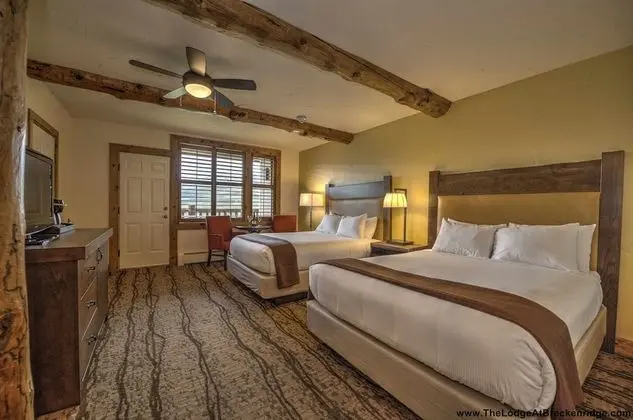 Mountain View 2 Queens Guestroom