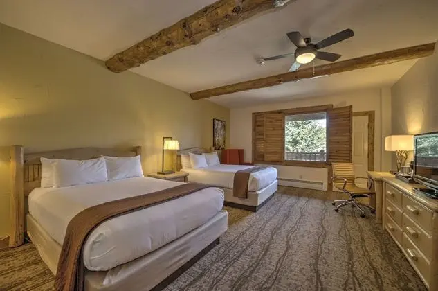 Mountain View 2 Queens Guestroom