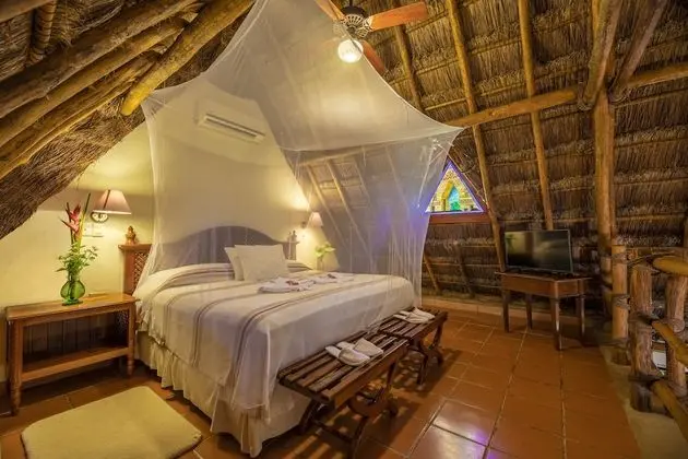 Honeymoon Çatı Katı (Loft), 1 En Büyük (King) Boy Yatak, Küvet, Havuz Manzaralı