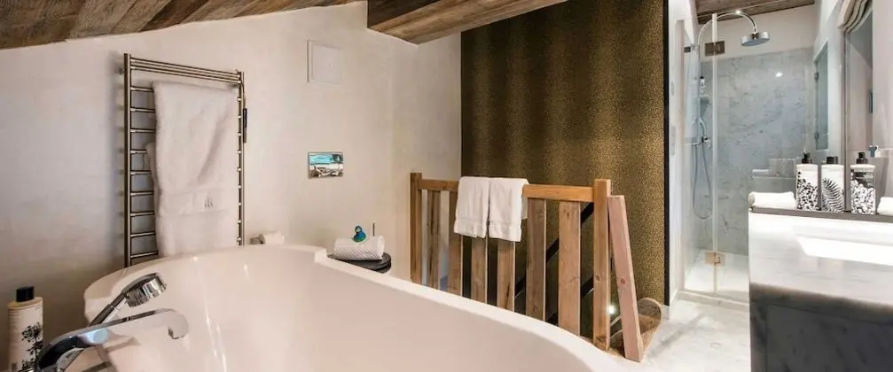 Deluxe Oda, 1 En Büyük (King) Boy Yatak (Large Bedroom)