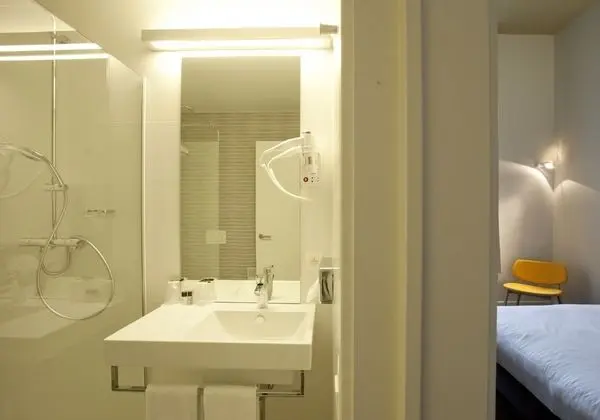 Comfort Büyük Yataklı Tek Kişilik Oda