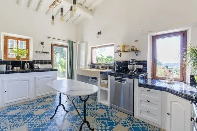 Family Ev, Banyolu/Duşlu, Üzüm Asması Manzaralı