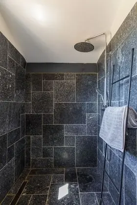 Family Ev, Banyolu/Duşlu, Üzüm Asması Manzaralı