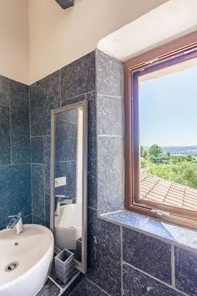 Family Ev, Banyolu/Duşlu, Üzüm Asması Manzaralı