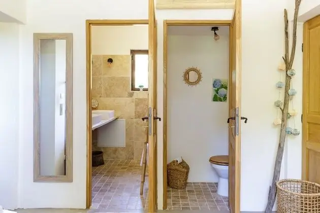 Kır Evi, Özel Banyo, Üzüm Asması Manzaralı (Gîte RDC)