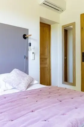 Kır Evi, Özel Banyo, Üzüm Asması Manzaralı (Gîte RDC)