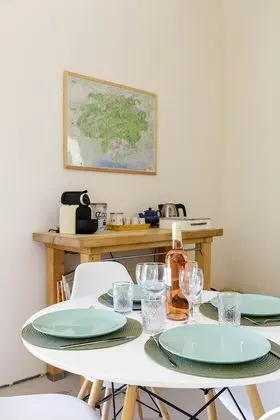 Kır Evi, Özel Banyo, Üzüm Asması Manzaralı (Gîte RDC)