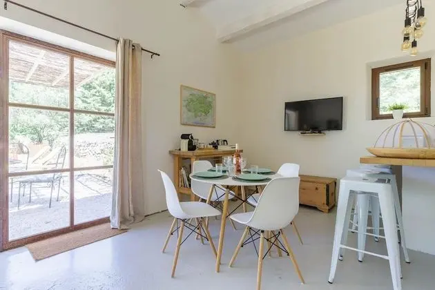 Kır Evi, Özel Banyo, Üzüm Asması Manzaralı (Gîte RDC)