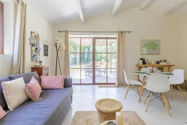 Kır Evi, Özel Banyo, Üzüm Asması Manzaralı (Gîte RDC)