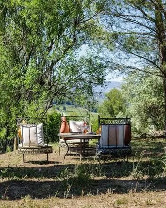 Kır Evi, Özel Banyo, Üzüm Asması Manzaralı (Gîte RDC)