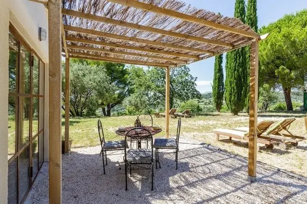 Kır Evi, Özel Banyo, Üzüm Asması Manzaralı (Gîte RDC)