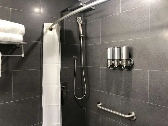 Standard Oda, 1 Büyük (Queen) Boy Yatak, Balkon, Havuz Manzaralı (Walk-in Shower)