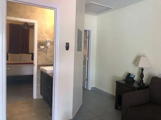 Standard Oda, 1 Büyük (Queen) Boy Yatak, Sigara İçilmez (Walk-in Shower;with Sofabed)