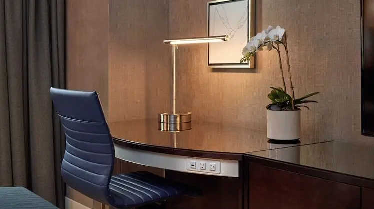 Grand Oda, 1 En Büyük (King) Boy Yatak, Köşe (Grand Corner King)