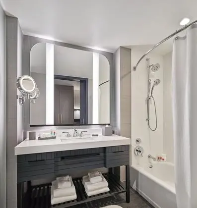 Deluxe Oda, 2 Büyük (Queen) Boy Yatak, Engellilere Uygun (Mobility,ADA Tub)