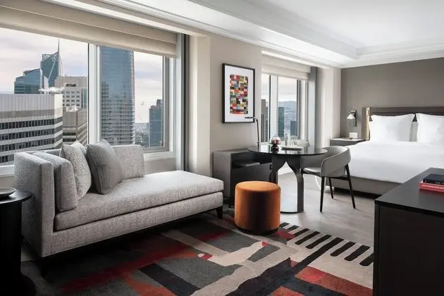 Deluxe Oda, 1 En Büyük (King) Boy Yatak, Engellilere Uygun (Skyline- View , Roll-In Shower)