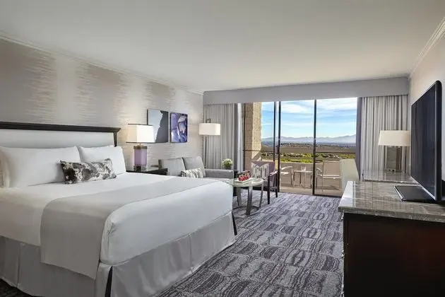 Grand Oda, 1 En Büyük (King) Boy Yatak, Dağ Manzaralı (Skyline/Mountain View)
