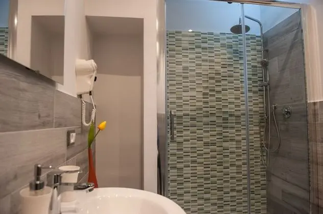 Üç Kişilik Oda