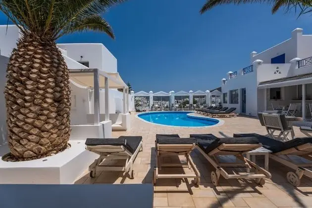 Superior Tek Büyük Yataklı Oda (Pool side)