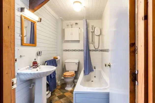 Traditional Çatı Katı (Loft)
