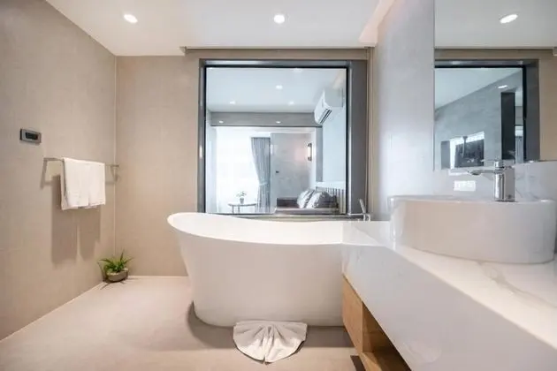 Premium Deluxe Jacuzzi