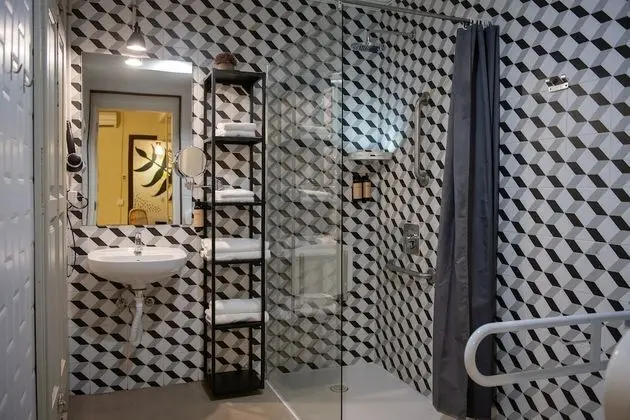Üç Kişilik Oda, Özel Banyo