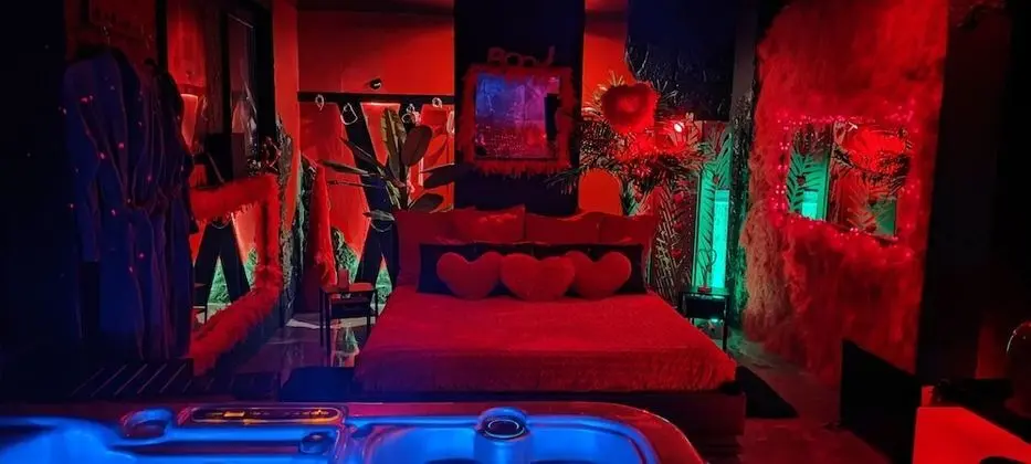 Romantic Süit, Sıcak Su Havuzu