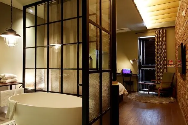 Superior Tek Büyük Yataklı Oda (Bathtub or shower depend on room type)