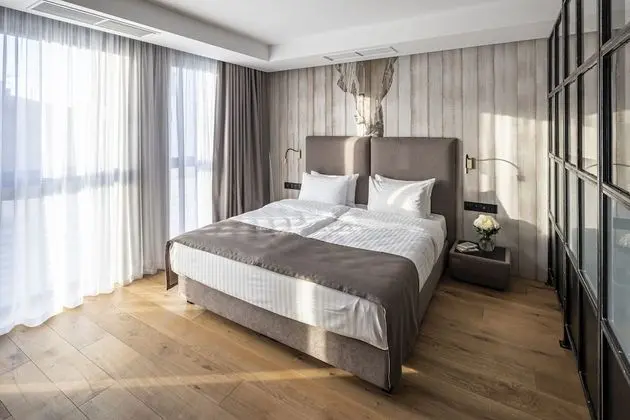 Deluxe Tek Büyük Yataklı Oda
