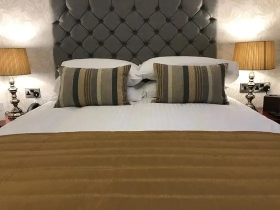 Traditional Tek Büyük Yataklı Oda