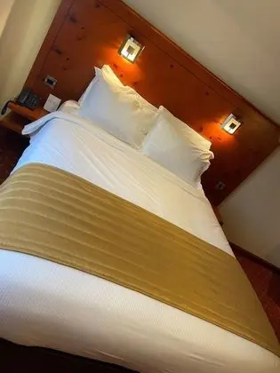 Traditional Tek Büyük Yataklı Oda