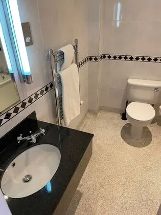 Traditional Tek Büyük Yataklı Oda