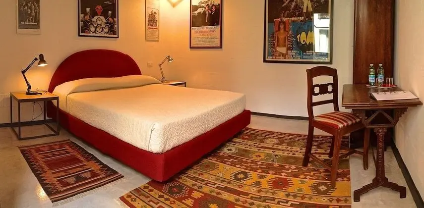 Deluxe Tek Büyük Yataklı Oda, Avlu Manzaralı