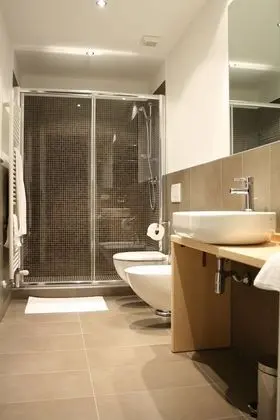 Deluxe Tek Büyük Yataklı Oda, Avlu Manzaralı