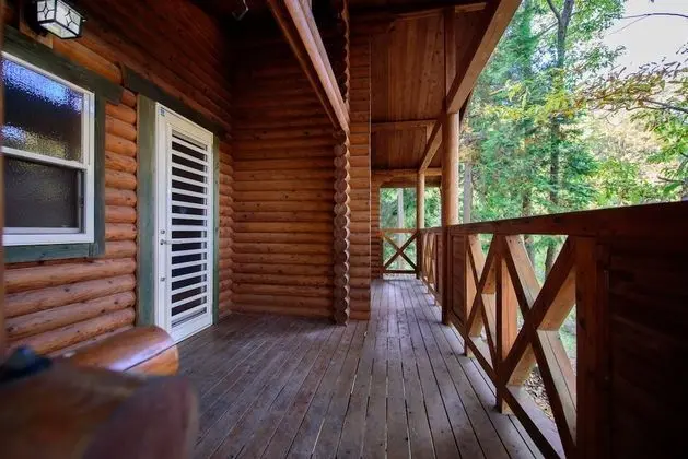 Ev (Log House with Indoor Bath)