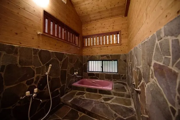 Ev (Log House with Indoor Bath)