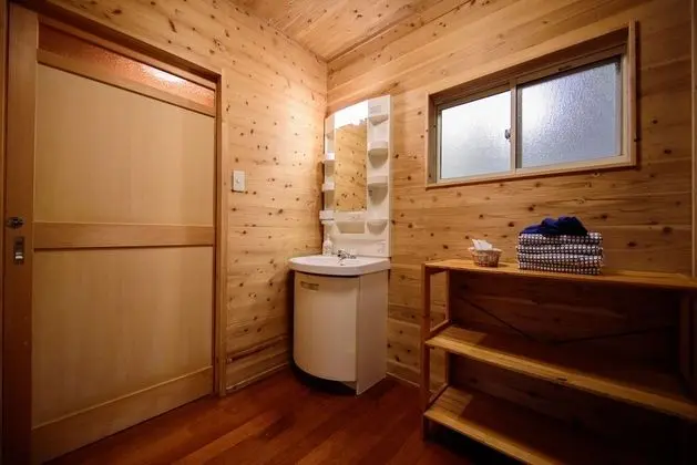 Ev (Log House with Indoor Bath)