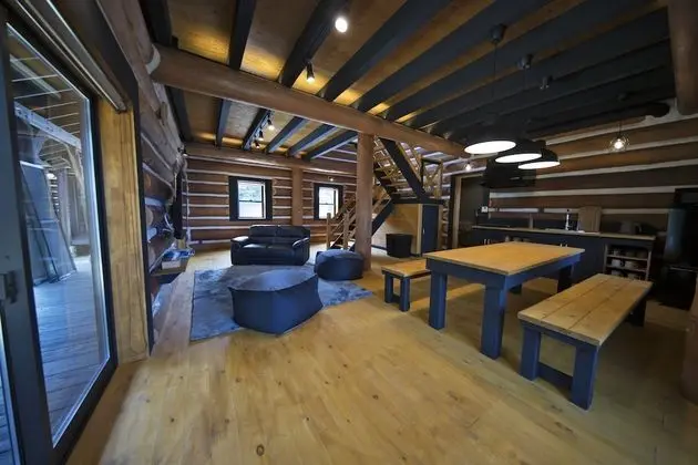 Villa (LOG OCEAN)