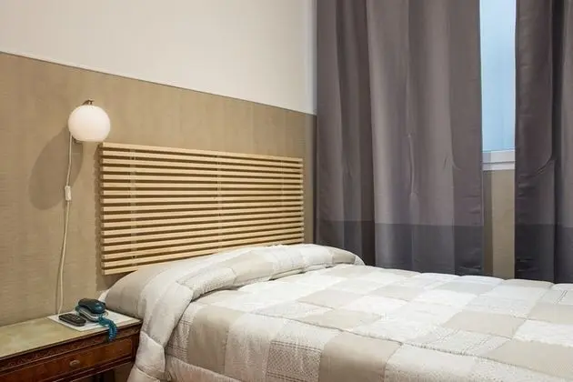 Tek Büyük veya İki Ayrı Yataklı Oda, Ortak Banyo