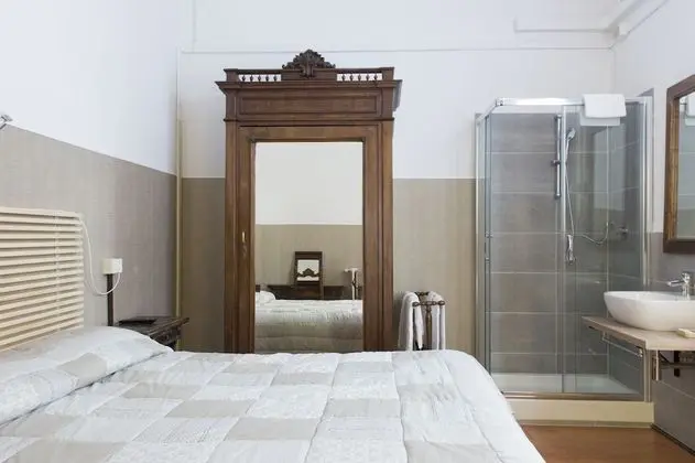 Tek Büyük veya İki Ayrı Yataklı Oda, Ortak Banyo