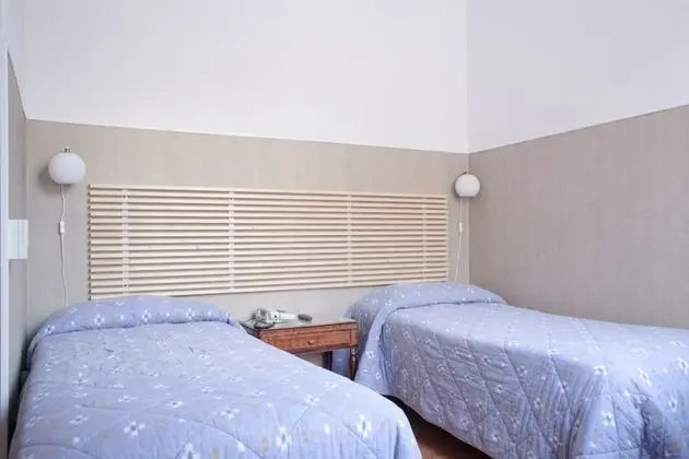 Tek Büyük veya İki Ayrı Yataklı Oda, Ortak Banyo