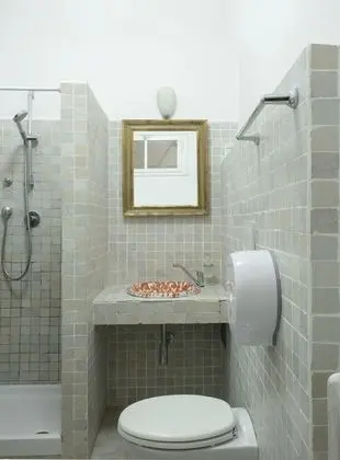 Tek Büyük veya İki Ayrı Yataklı Oda, Ortak Banyo