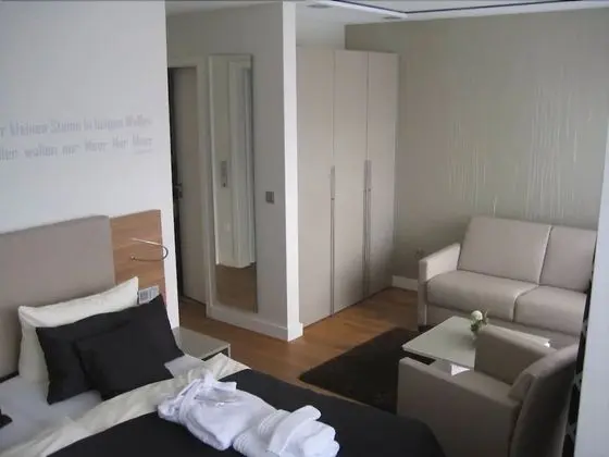 Premium Tek Büyük Yataklı Oda