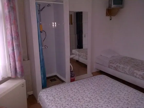 Basic Üç Kişilik Oda