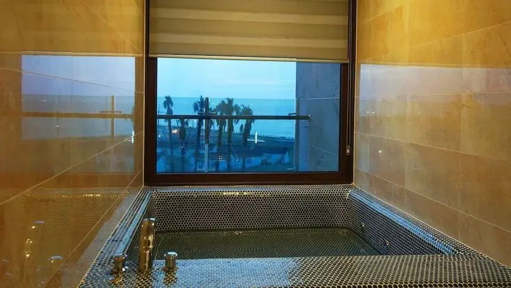 Honeymoon Tek Büyük Yataklı Oda