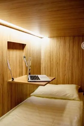 Ortak Ranzalı Oda, Sadece kadınlar için (Paris)