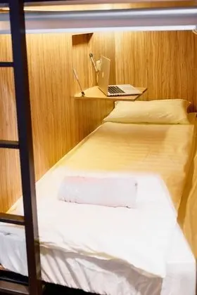 Ortak Ranzalı Oda, Sadece kadınlar için (Paris)