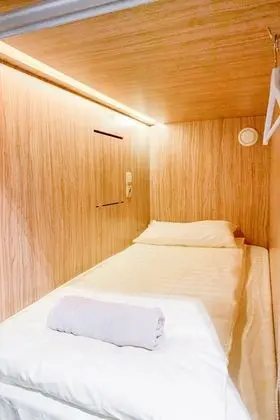 Ortak Ranzalı Oda, Sadece kadınlar için (Paris)
